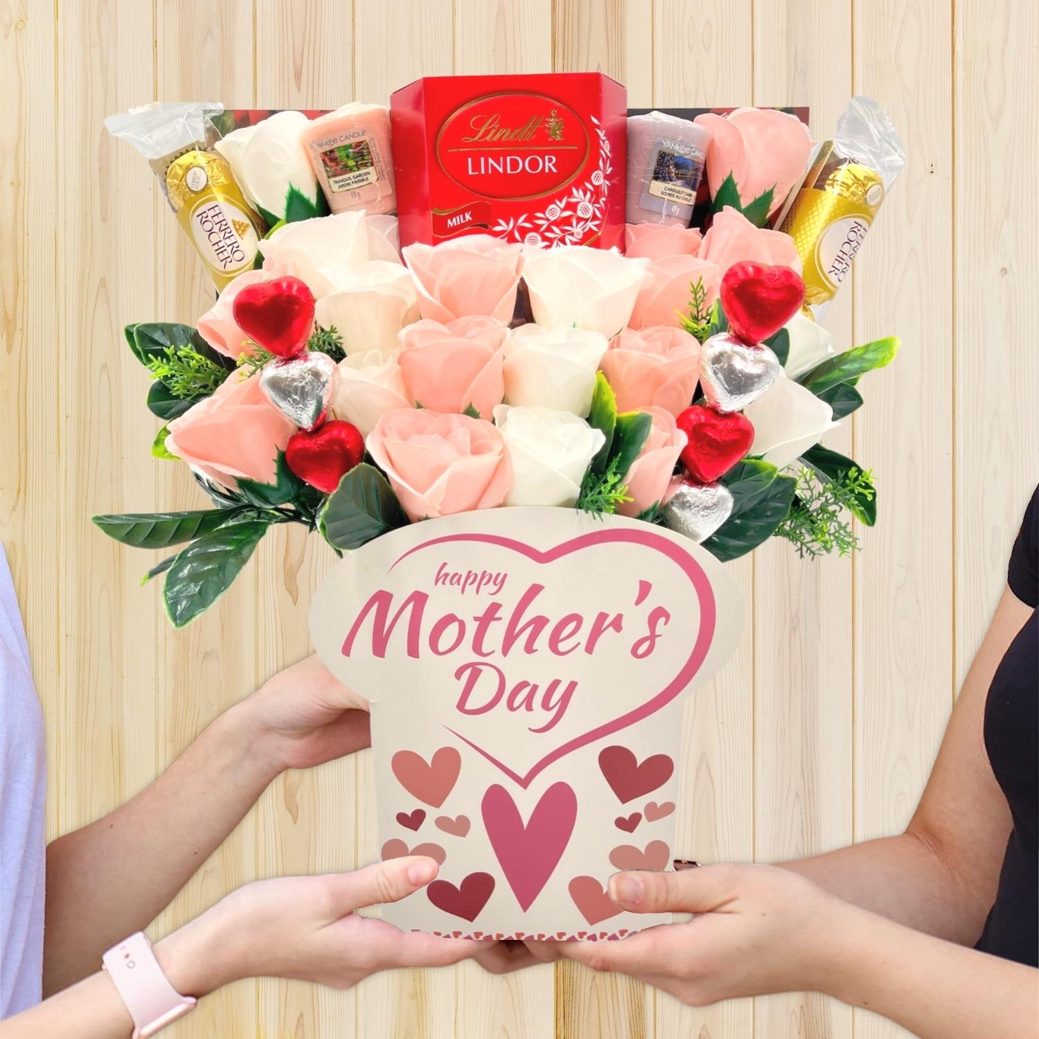 mothers day chocolate bouquet with yankee candles - sedol gifts (5)